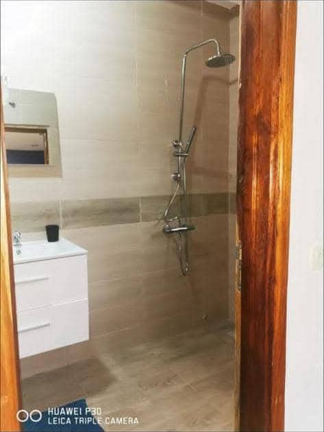 VILLA DUPLEX DE 7 PIÈCES AVEC PISCINE À VENDRE À AGOÈ LÉGBASSITO