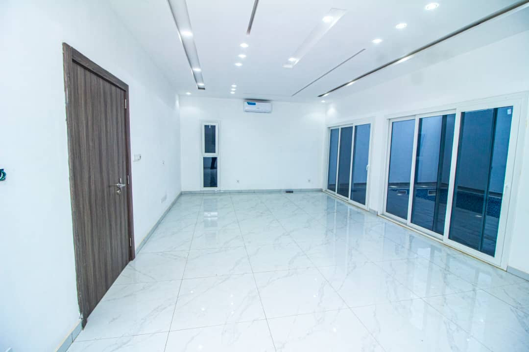 Villa duplex 5 chambres à louer à Agbalépédo – 1 500 000 FCFA