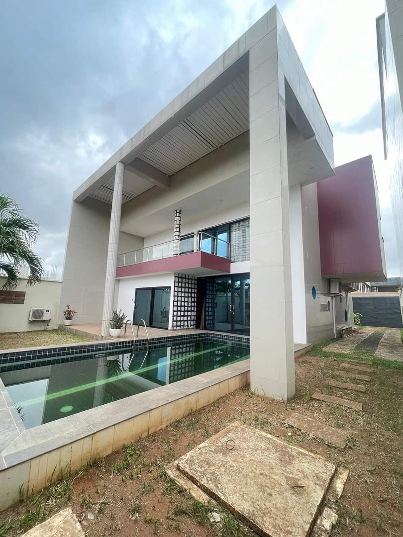 Villa 4 chambres en vente à Cité OUA – 500 millions FCFA