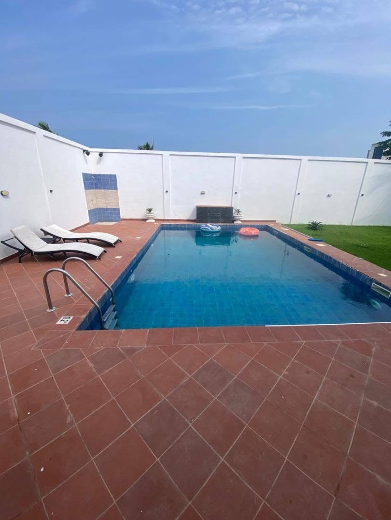 À LOUER : VILLA MEUBLÉE DE 7 PIÈCES AVEC PISCINE ET VUE MER À BAGUIDA MONUMENT PLAGE