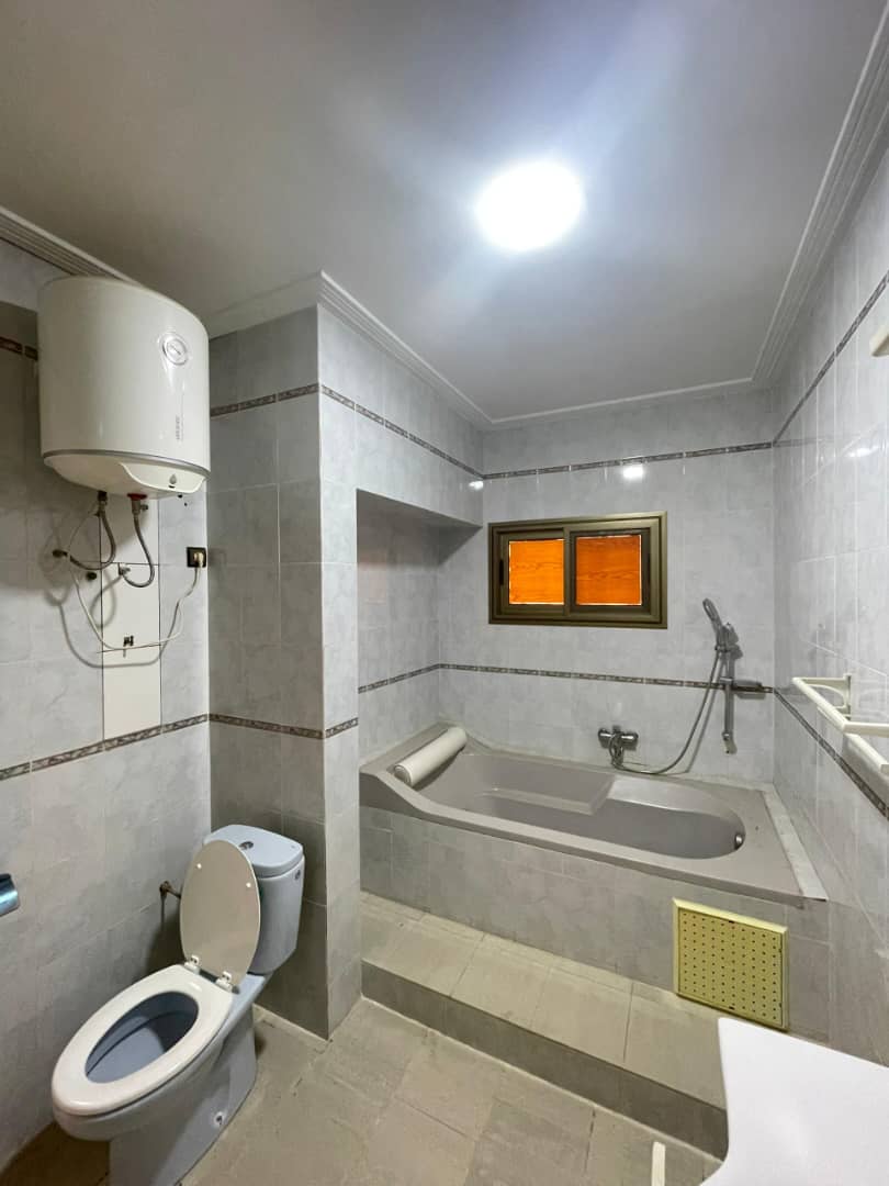 Villa basse à louer à La Caisse – 1.300.000 FCFA