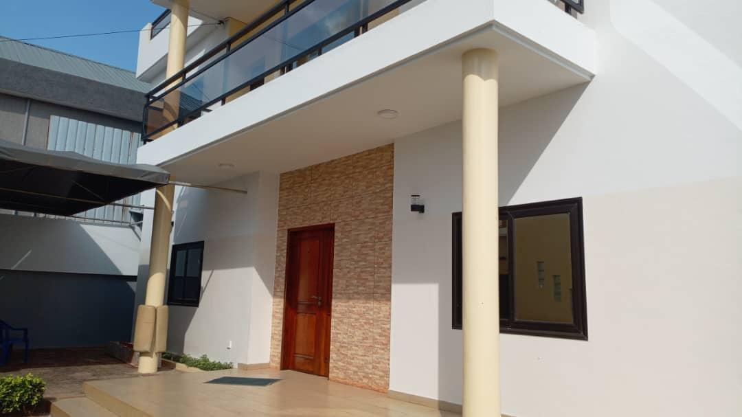 À LOUER – Villa 6 pièces avec piscine à Hedzranawoé Tigamé | 1,5 million FCFA/mois