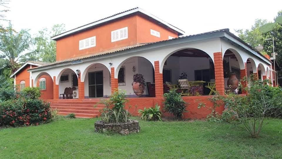 VILLA À VENDRE À BADJA À 400m DE LA  ROUTE LOMÉ-KPALIMÉ