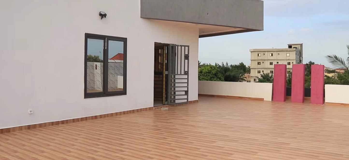 Villa 7 chambres avec piscine et jardin en vente à Kégué – 300 millions FCFA