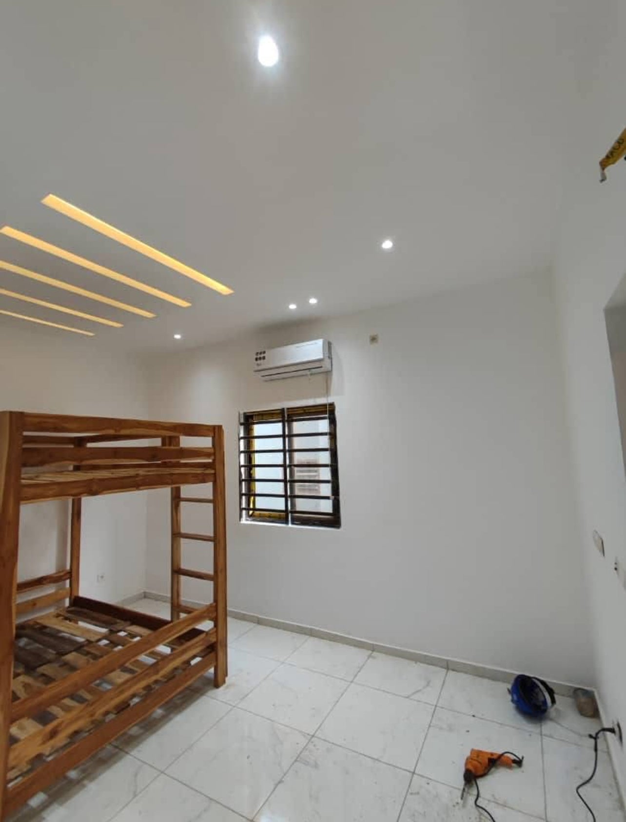 À VENDRE / À LOUER : VILLA HAUT STANDING DE 5 CHAMBRES À AGOÈ MINAMADOU (CHAMPION)