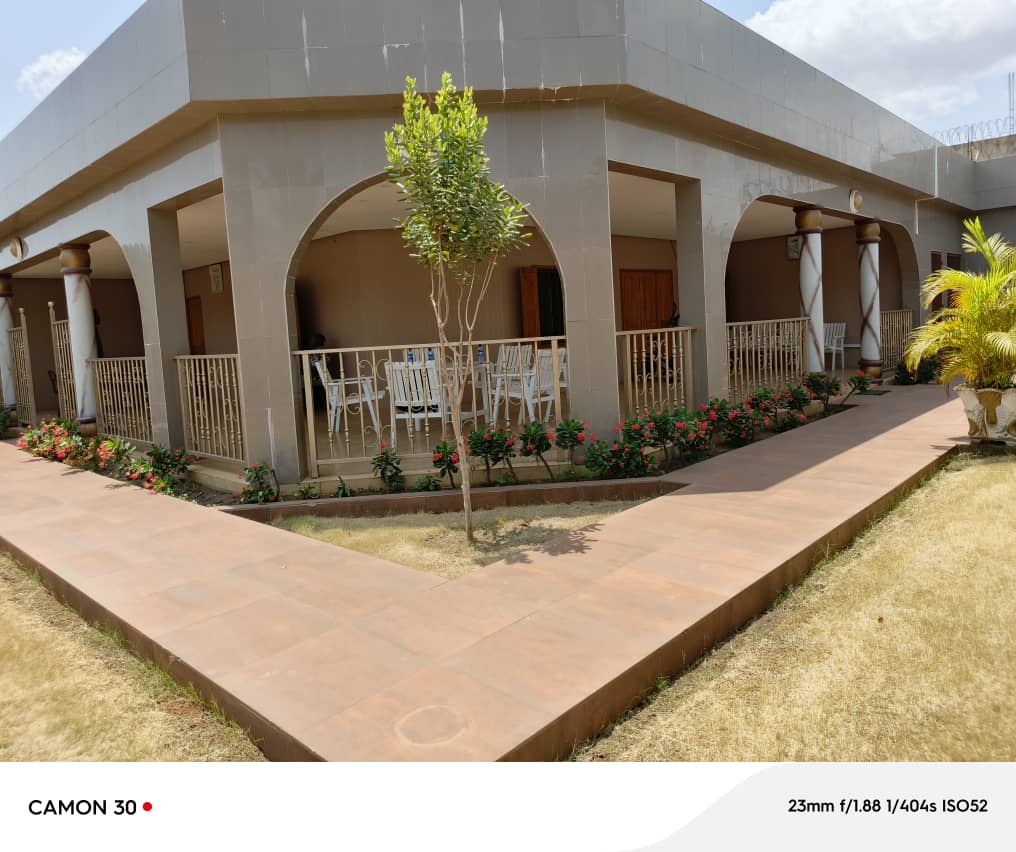 Villa 5 chambres en vente sur 1 lot et demi en angle de rue à Avedji – 300 millions FCFA