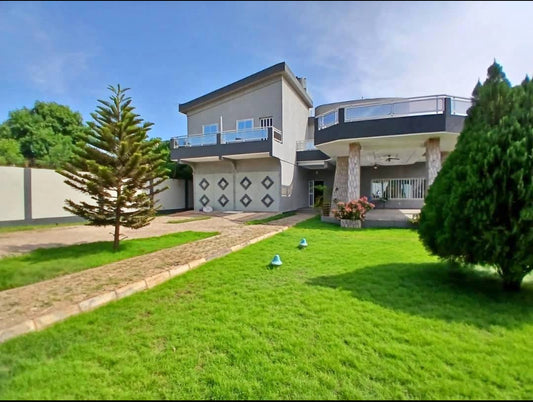 À LOUER – VILLA DUPLEX 6 PIÈCES (4 CHAMBRES, 2 SALONS) AVEC JARDIN À AGOÈ MINAMADOU