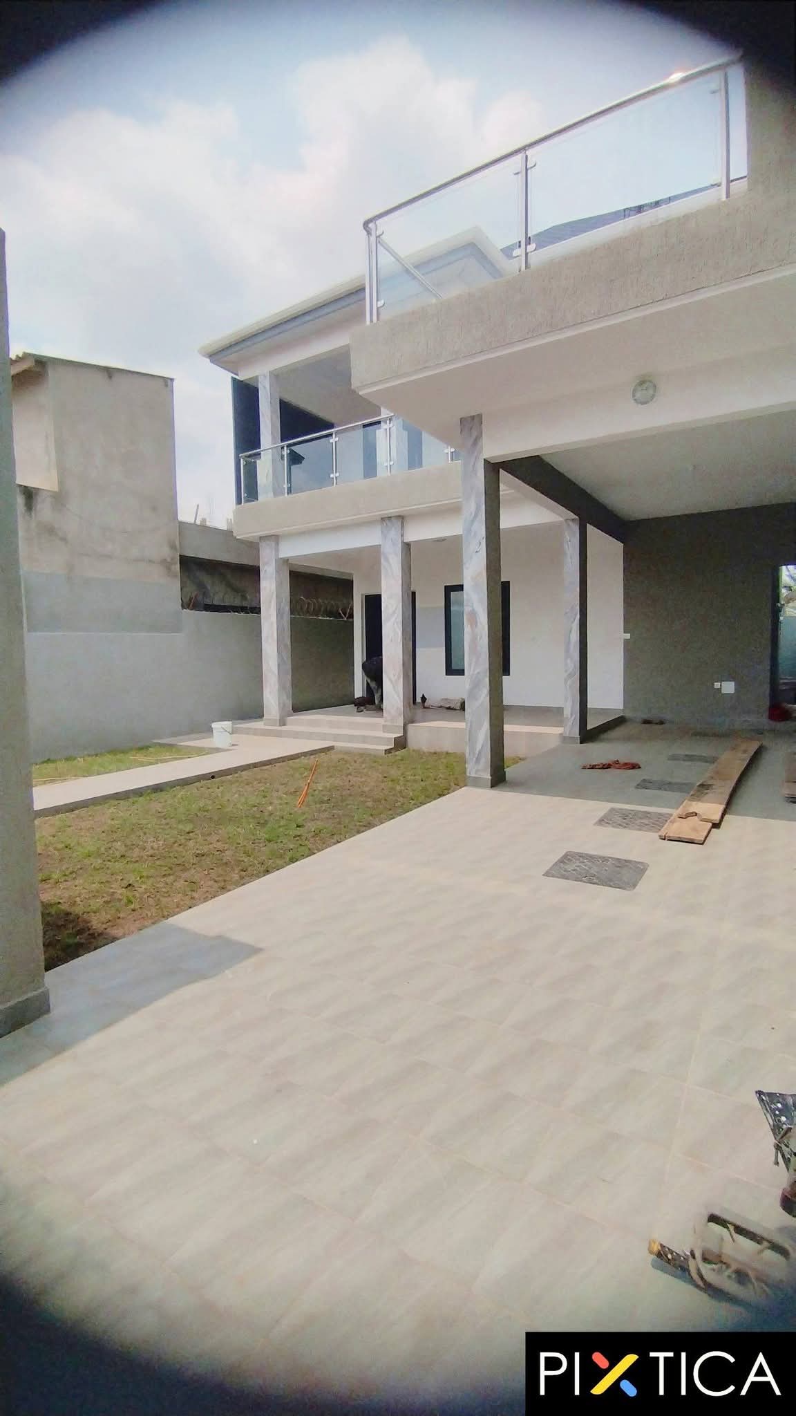 Terrain 1 lot en vente en angle de rue à Togo 2000 – 90 millions FCFA