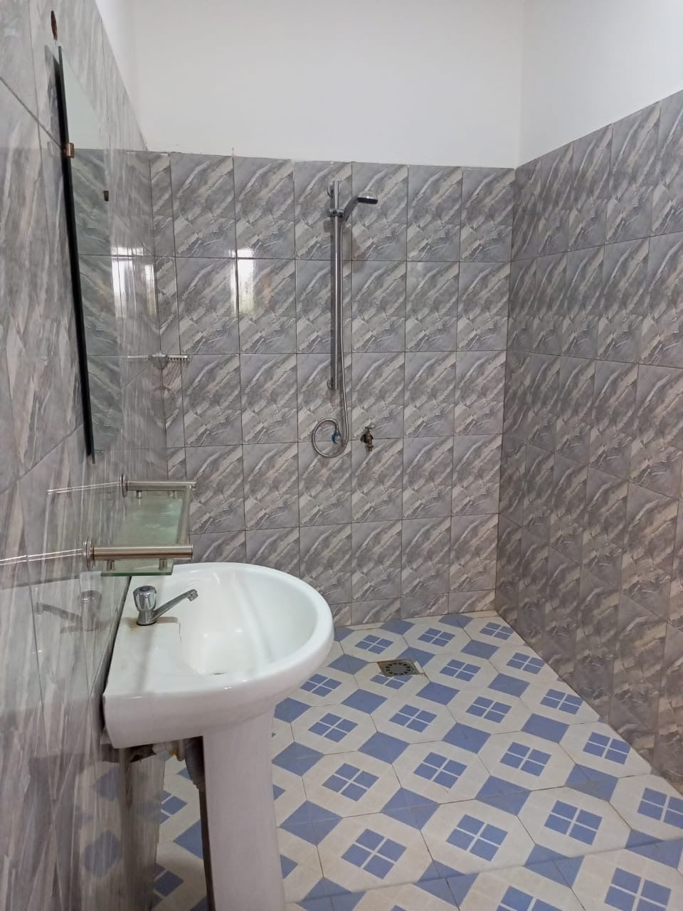 UNE VILLA DE 4 PIÈCES À VENDRE À APESSITO