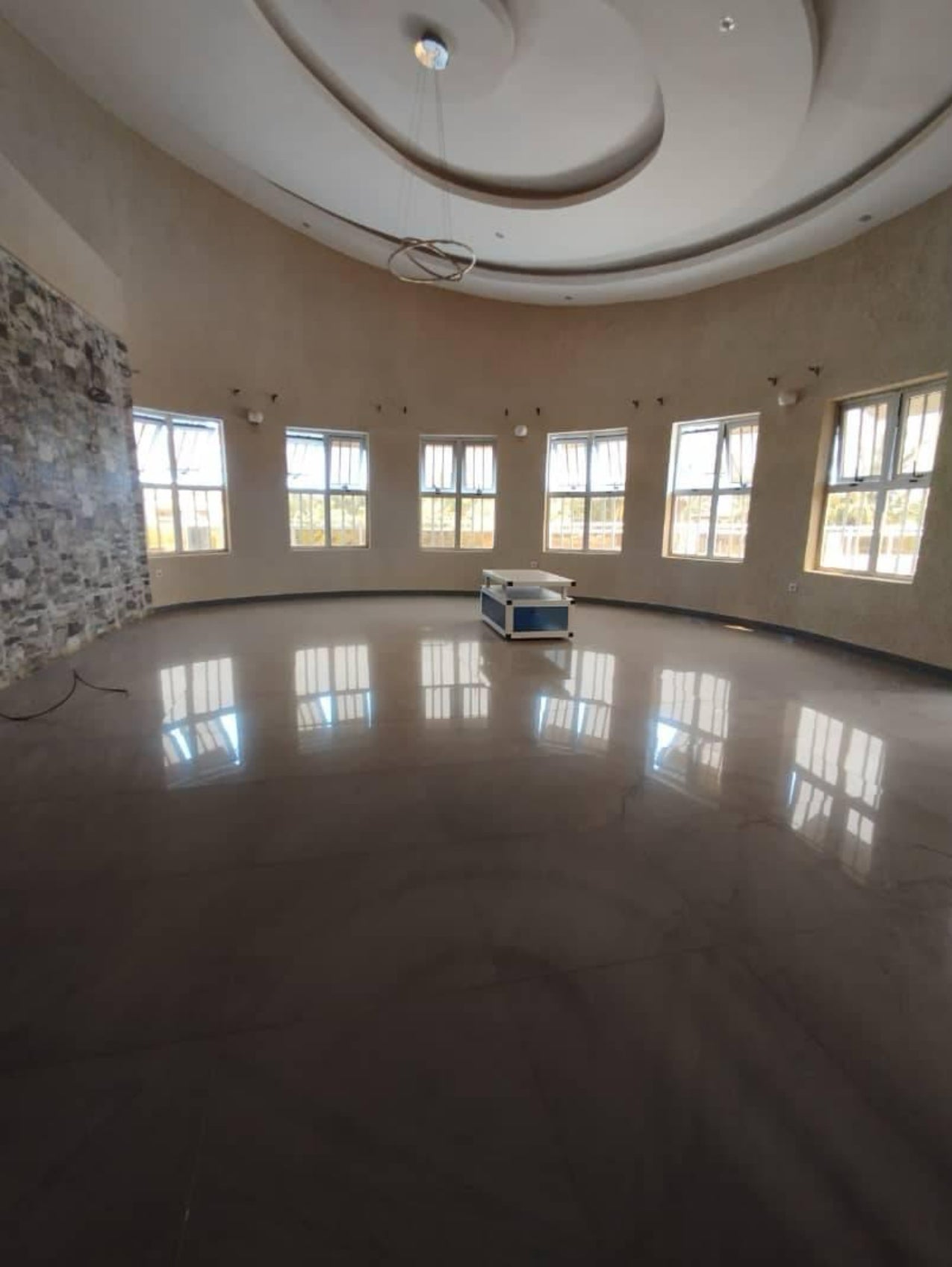 À LOUER – VILLA DUPLEX 6 PIÈCES (4 CHAMBRES, 2 SALONS) AVEC JARDIN À AGOÈ MINAMADOU