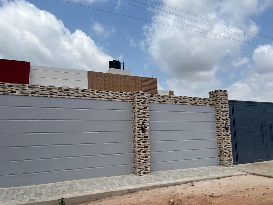 VILLA 6 PIÈCES À VENDRE À SEGBE AKATO – 60 MILLIONS