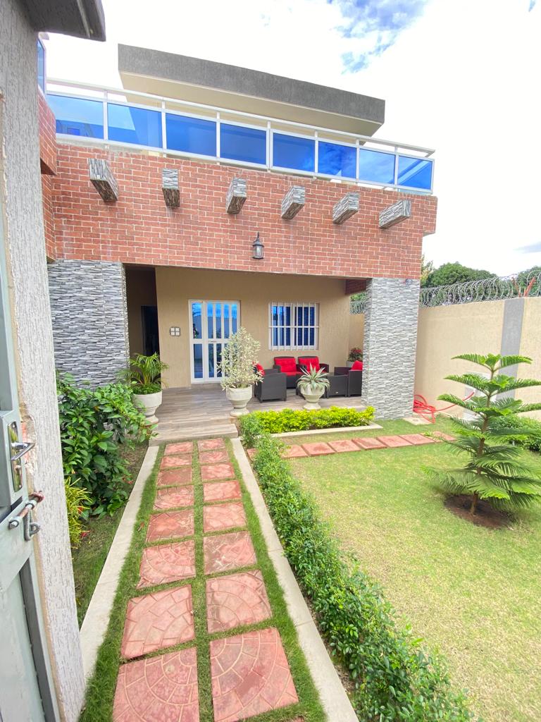 Villa à louer à Légbassito – 800000 FCFA
