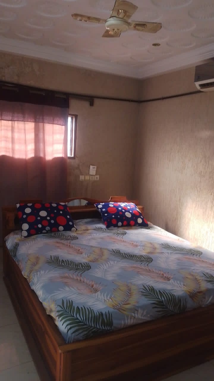 UN HÔTEL À VENDRE À AGOÈ ASSIYEYE FIOVI