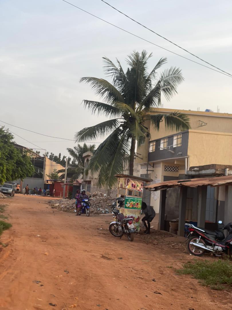 Demi lot de terrain à vendre à Agoè Mariam – 25 millions FCFA