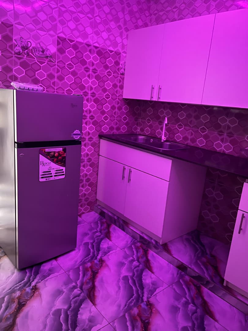 Studio meublé à vendre à Totsi – 170000 FCFA