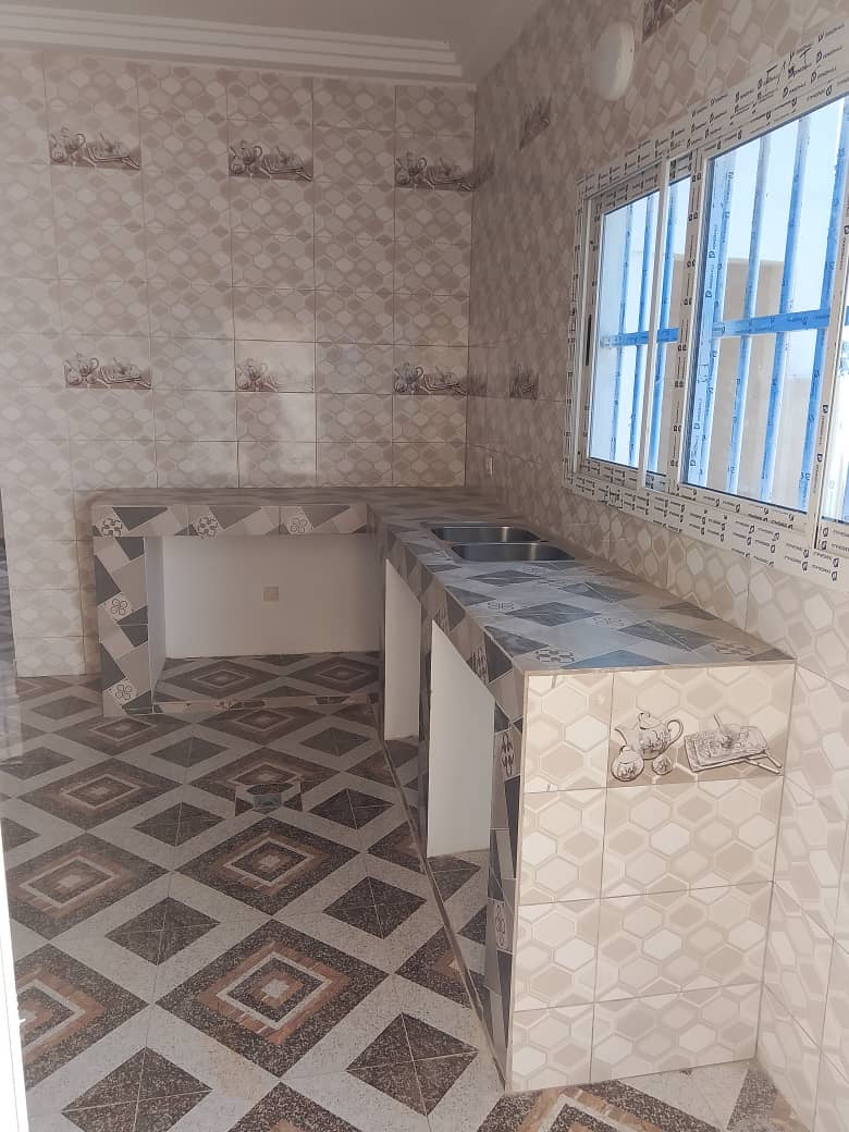 UNE VILLA À VENDRE ET EN LOCATION À ADÉTIKOPÉ - 04 CHAMBRES, 01 SALON, 01 CUISINE