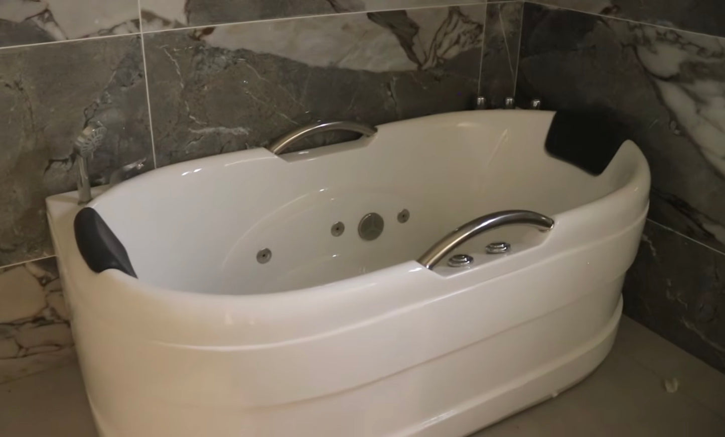 Villa 7 chambres avec piscine et jardin en vente à Kégué – 300 millions FCFA