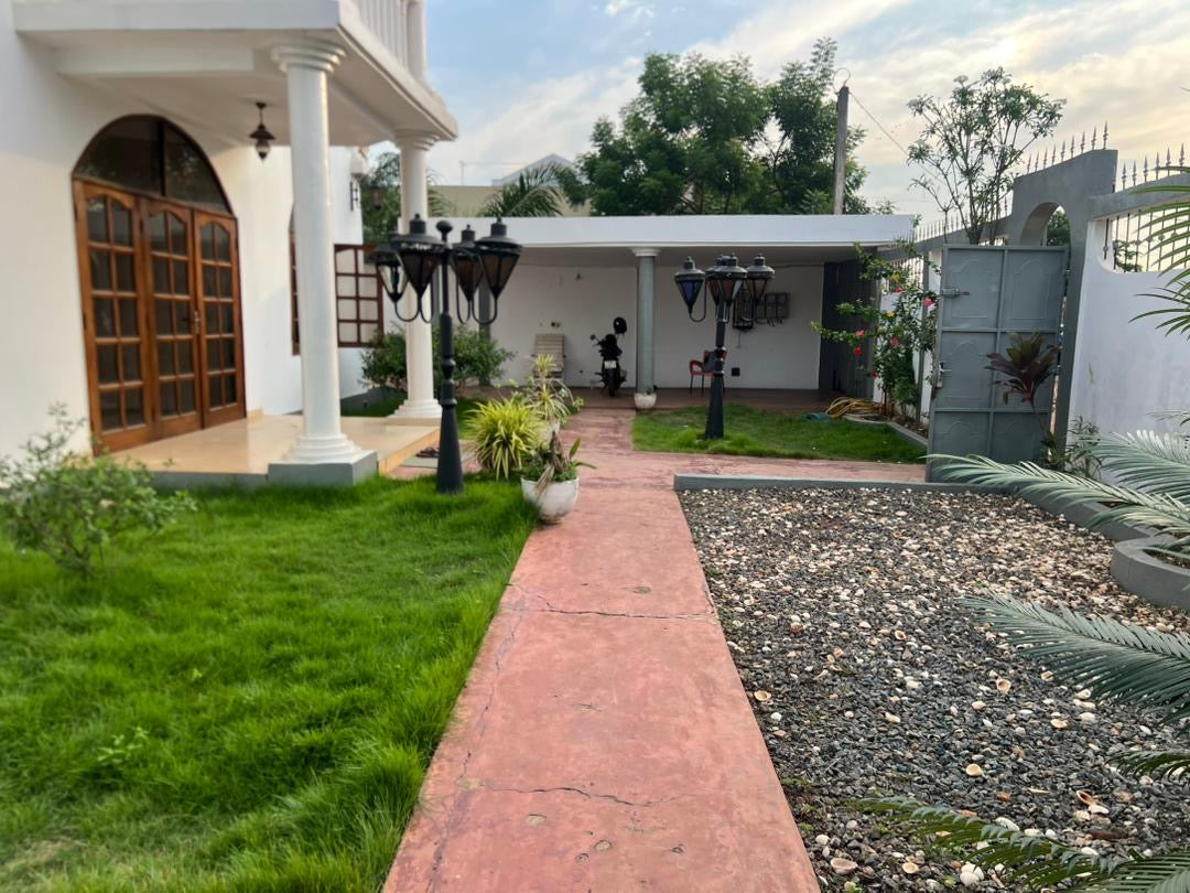 MAISON BOURGEOISE R+1 – 5 CHAMBRES + ANNEXES – À VENDRE À KÉGUÉ