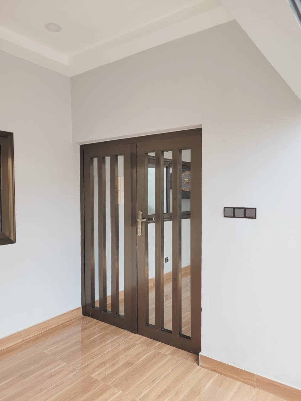 À LOUER : VILLA DUPLEX DE 9 PIÈCES À ADIDOGOMÉ – 700.000F/MOIS