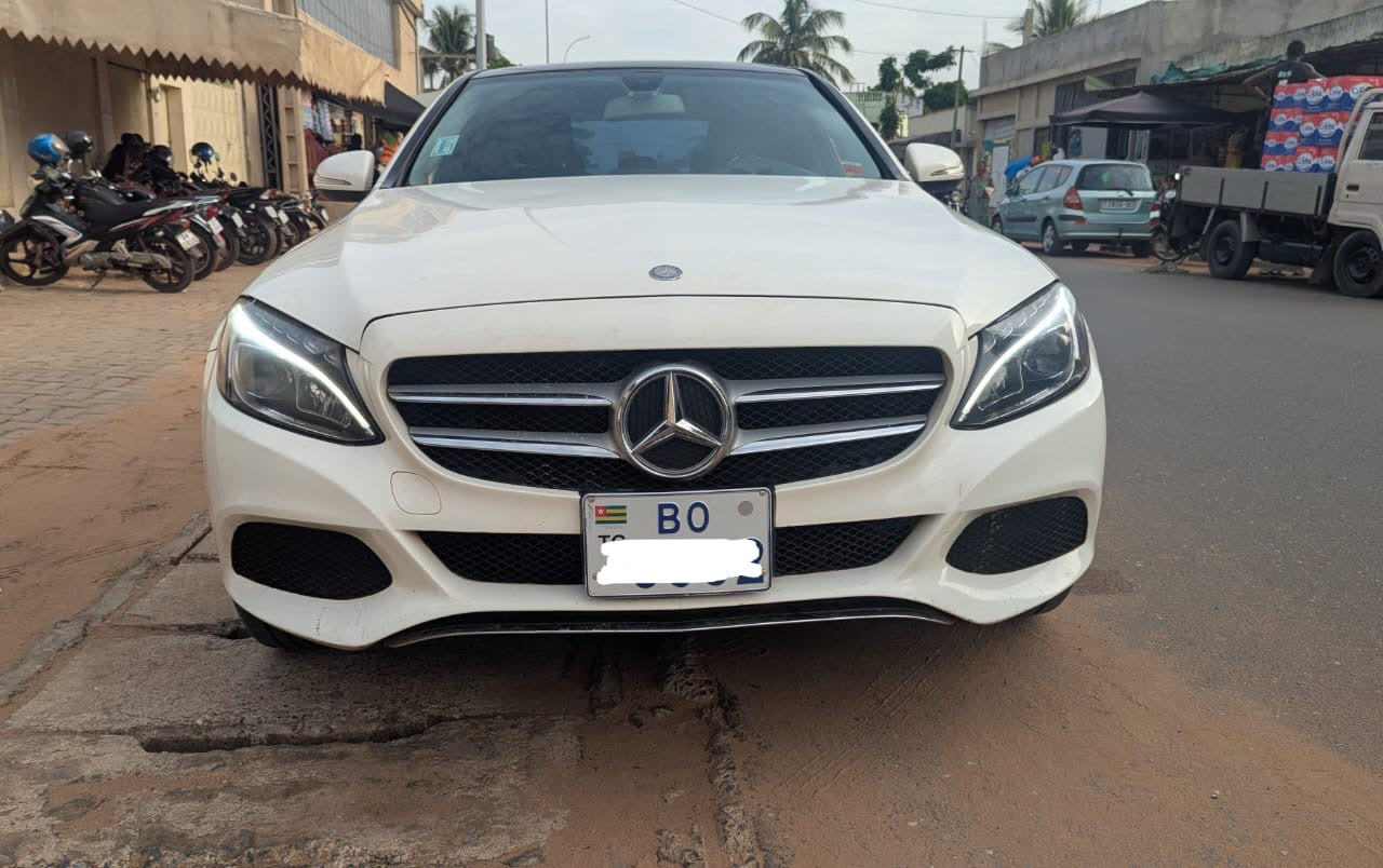 MERCEDES BENZ C300 2015