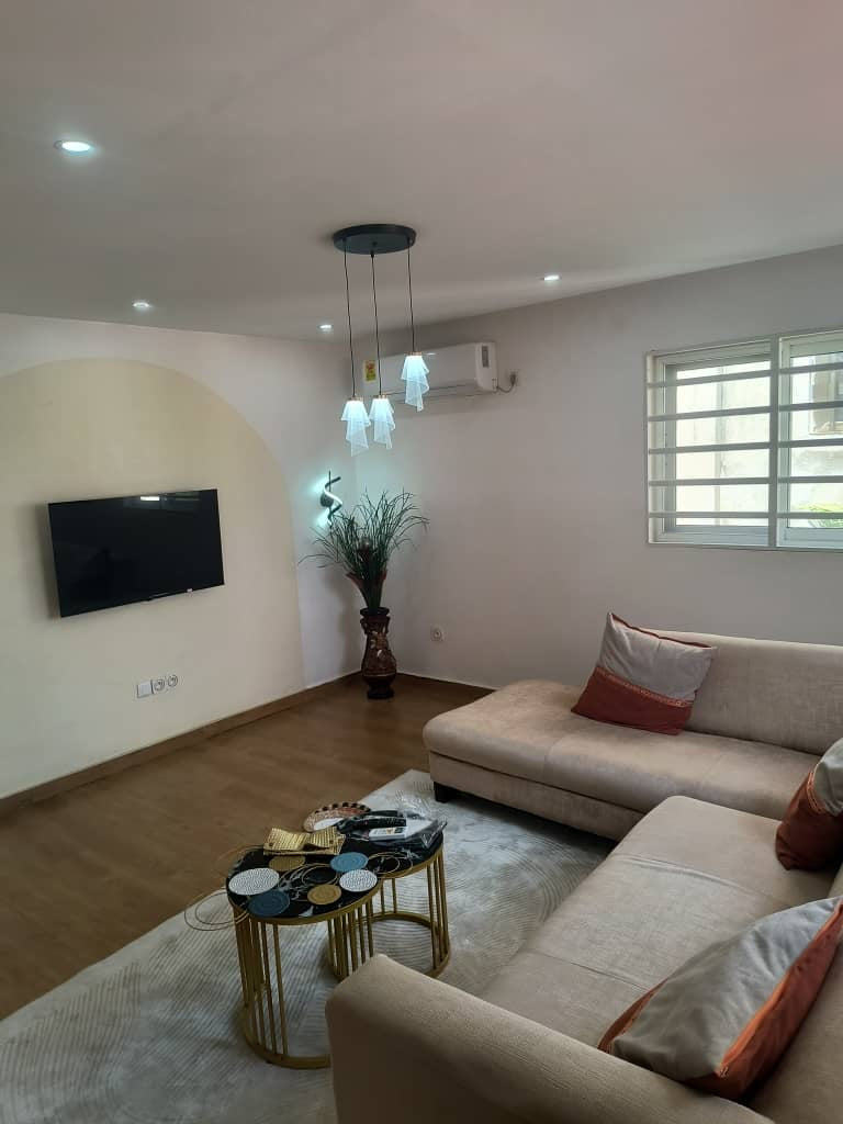 Villa duplex meublée à louer à Tokoin – 750000 FCFA