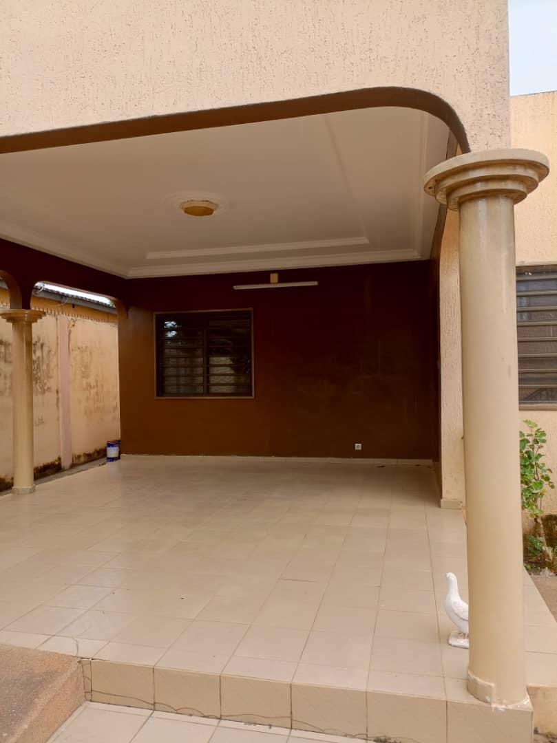 VILLA 6 PIÈCES À VENDRE À ADIDOGOMÉ GBOMAMÉ – 422 m² | TITRE FONCIER PERSONNEL