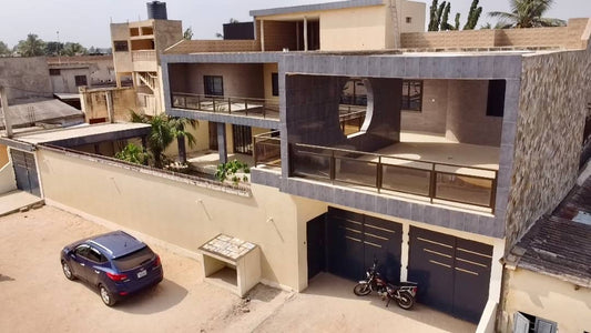 VILLA 9 PIÈCES À LOUER À TOTSI-ADIDOADIN – 350M DU GOUDRON