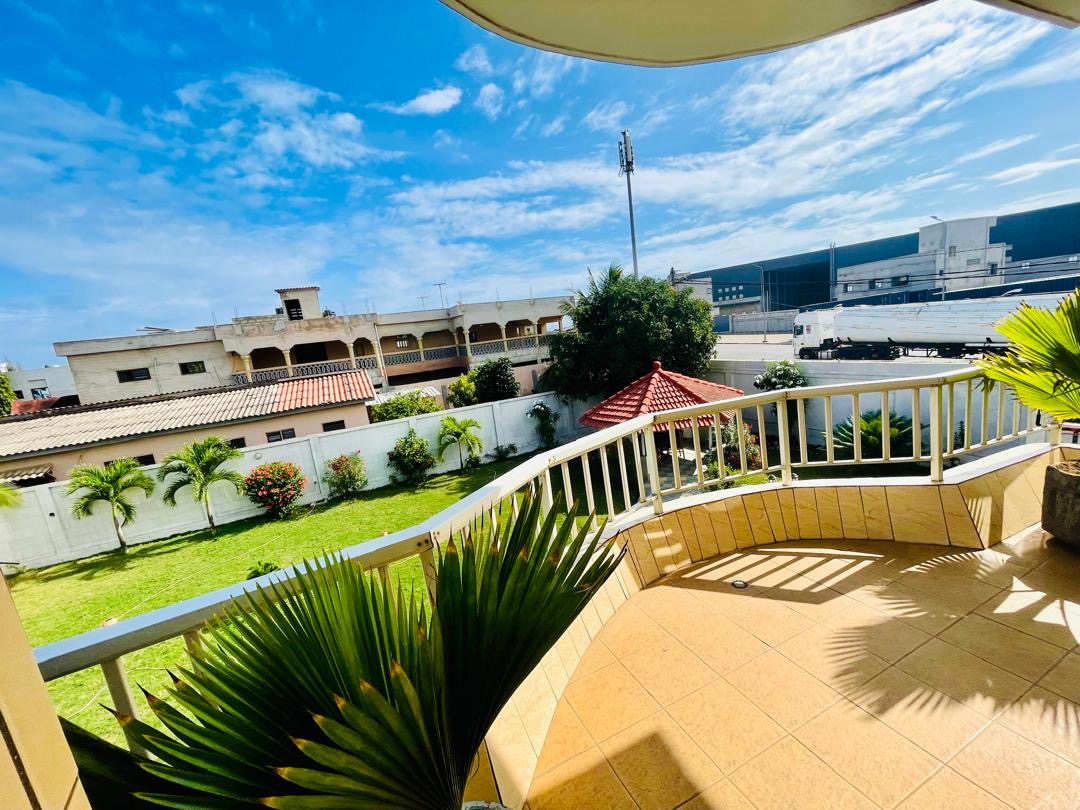 UNE VILLA À VENDRE À BAGUIDA À 50M DU GOUDRON, CÔTÉ PLAGE - 18 PIÈCES