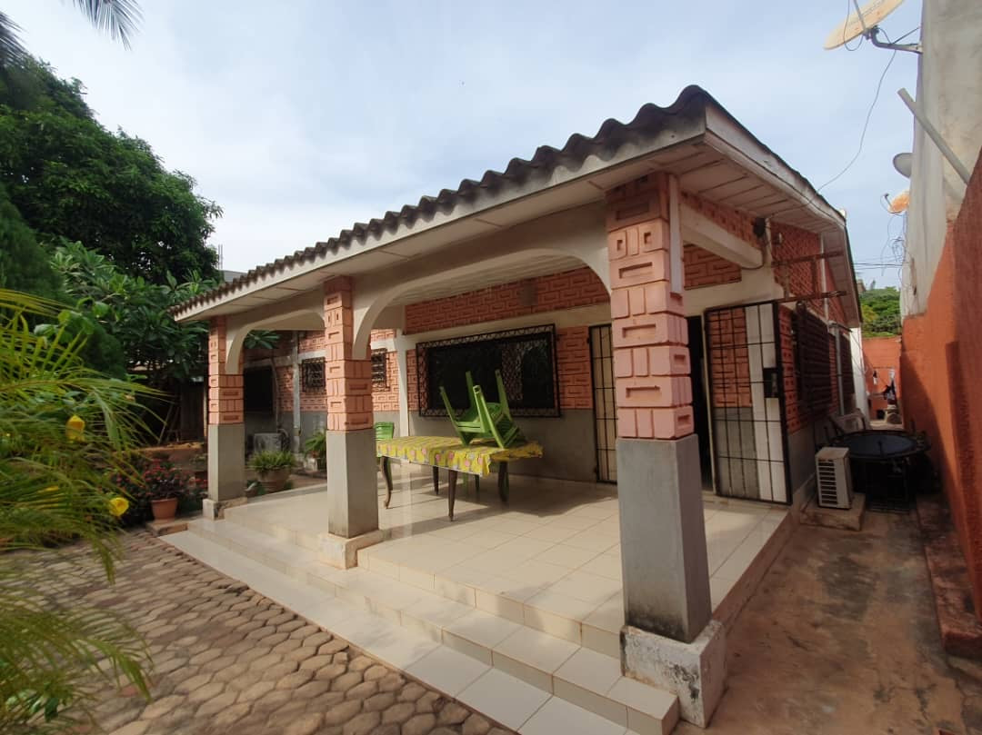 UNE VILLA À VENDRE À ADIDOGOMÉ WONYOMÉ À 100M DU GOUDRON - 4 PIÈCES