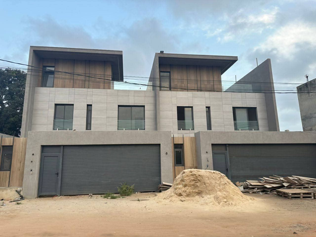 DEUX VILLAS JUMELLES À VENDRE À NOVISSI