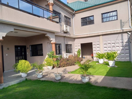 À VENDRE – VILLA DUPLEX MEUBLÉE 9 PIÈCES (7 CHAMBRES, 2 SALONS) À BAGUIDA CITÉ BOAD