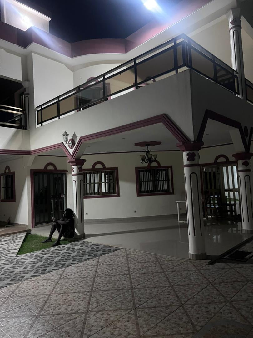 Villa 5 chambres meublée avec piscine à louer à Avenou – 1.200.000 FCFA par mois