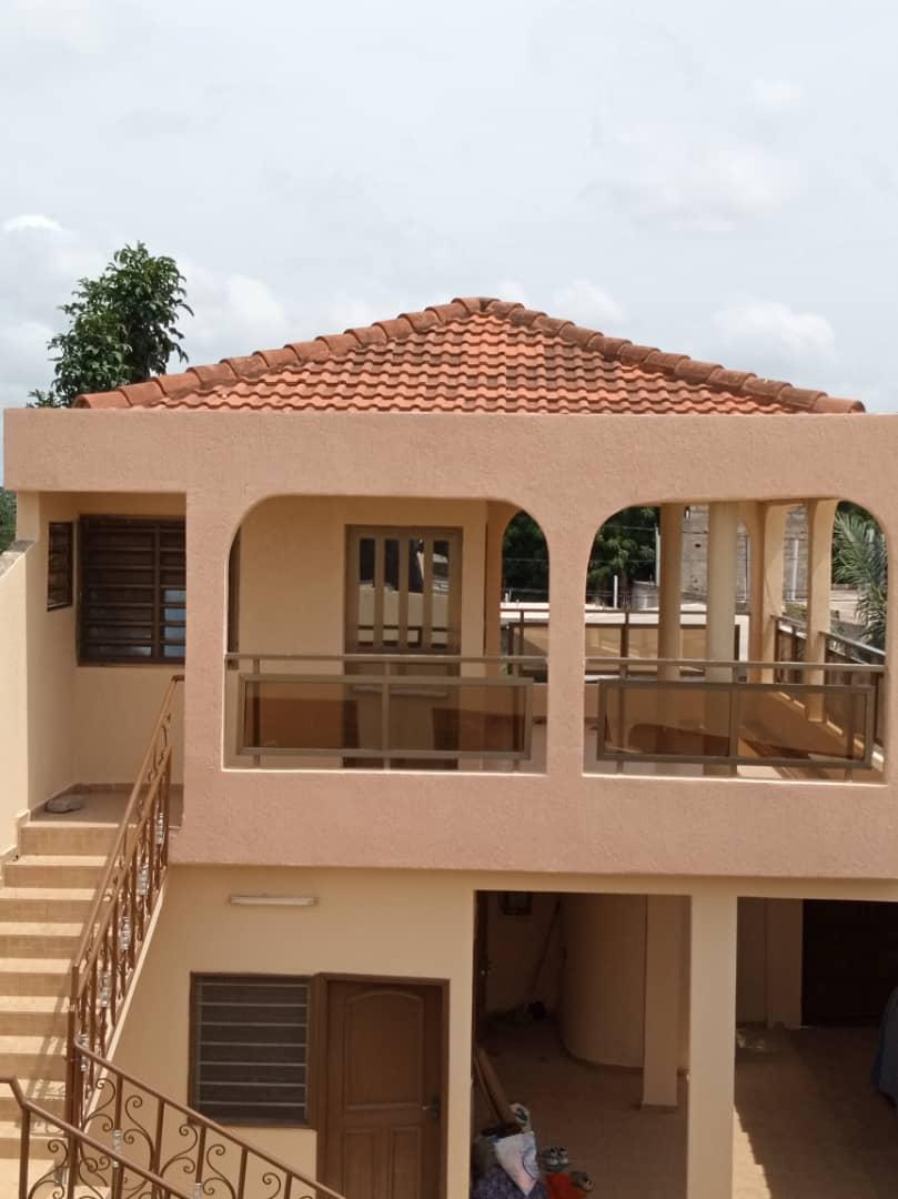 VILLA 6 PIÈCES À VENDRE À ADIDOGOMÉ GBOMAMÉ – 422 m² | TITRE FONCIER PERSONNEL