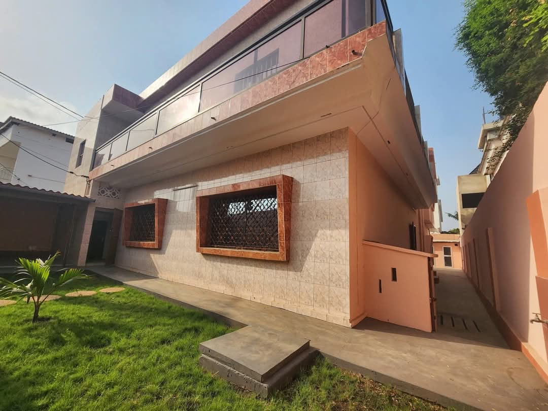 IMMEUBLE 7 PIÈCES À VENDRE À TOKOIN – 1 LOT | TITRE FONCIER