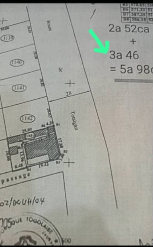 Terrain de 600 m² en angle de rue en vente à Djidjolé – 90 millions FCFA