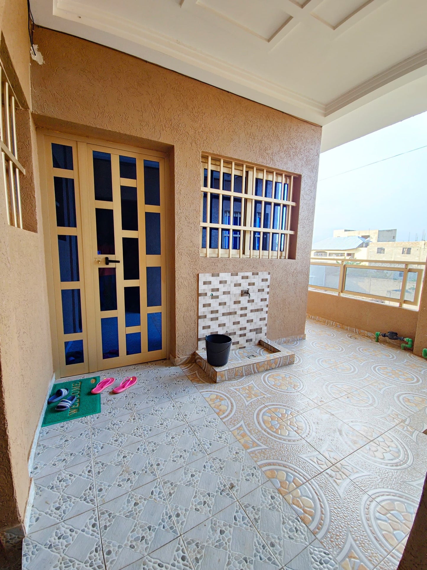 IMMEUBLE DE 16 PIÈCES À VENDRE À AGOÈ LOGOPÉ