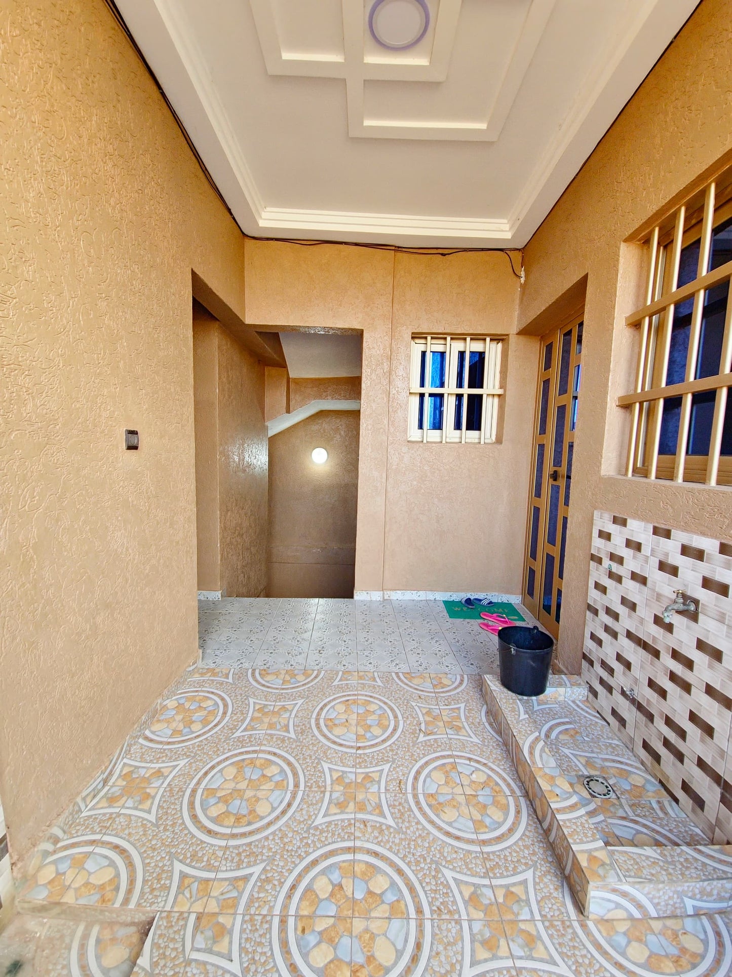 IMMEUBLE DE 16 PIÈCES À VENDRE À AGOÈ LOGOPÉ