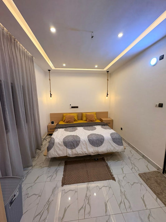 Appartement meublé haut standing 1 chambre salon à louer à Agoè Minamadou, bord du goudron – Prix à partir de 35.000 FCFA par nuit