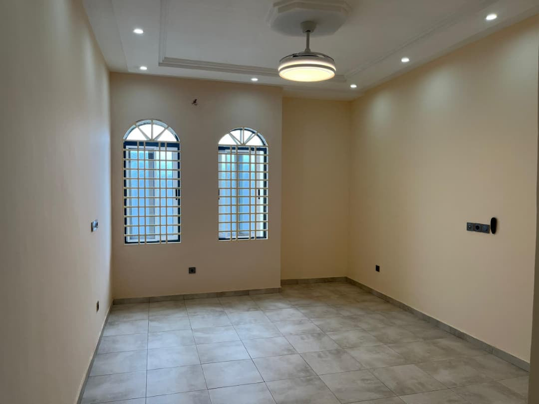 VILLA 6 PIÈCES À VENDRE À SEGBE AKATO – 60 MILLIONS