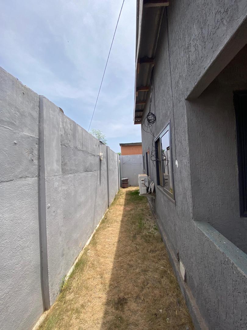 Villa meublée de 2 chambres en location à Tokoin Séminaire – 450 000 FCFA
