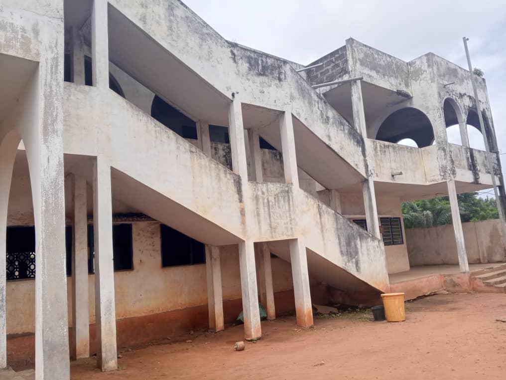 *UNE ÉCOLE NON OPÉRATIONNELLE À VENDRE À HEDJRANAWOÉ*


Une grande école en R+1 non opérationnelle,