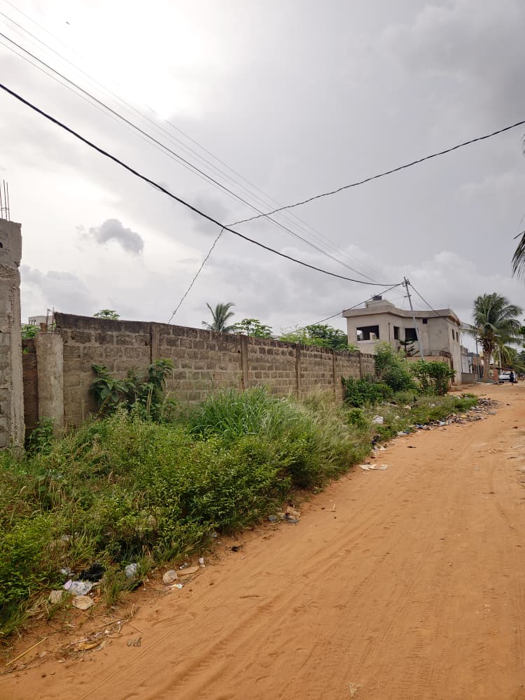 Terrain de 2 lots en vente en angle de rue à Agoè Légbassito – 40 millions FCFA le lot