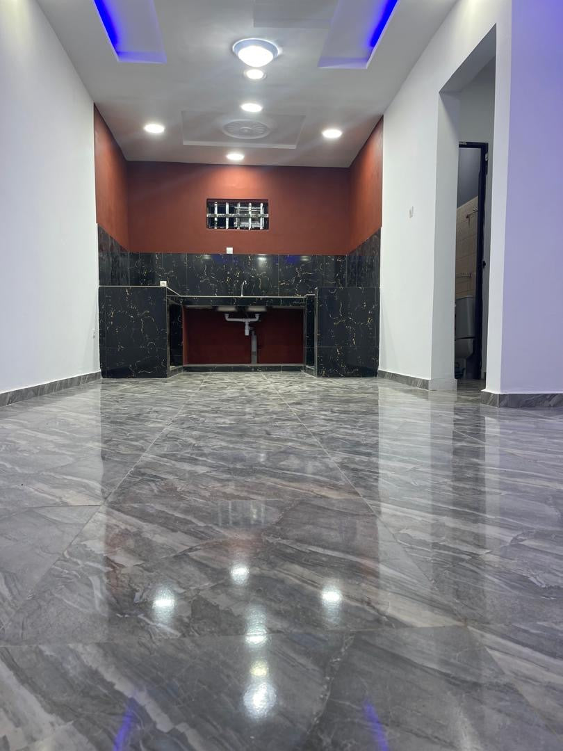 VILLA TRIPLEX DE 6 PIÈCES À VENDRE À AGOÈ BERNA-KOPÉ – 25 MILLIONS FCFA