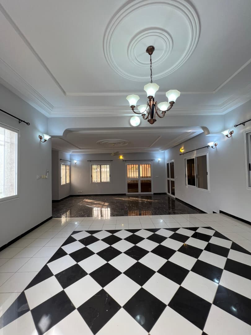 Villa 5 chambres en vente à Avenou – 365 000 000 FCFA