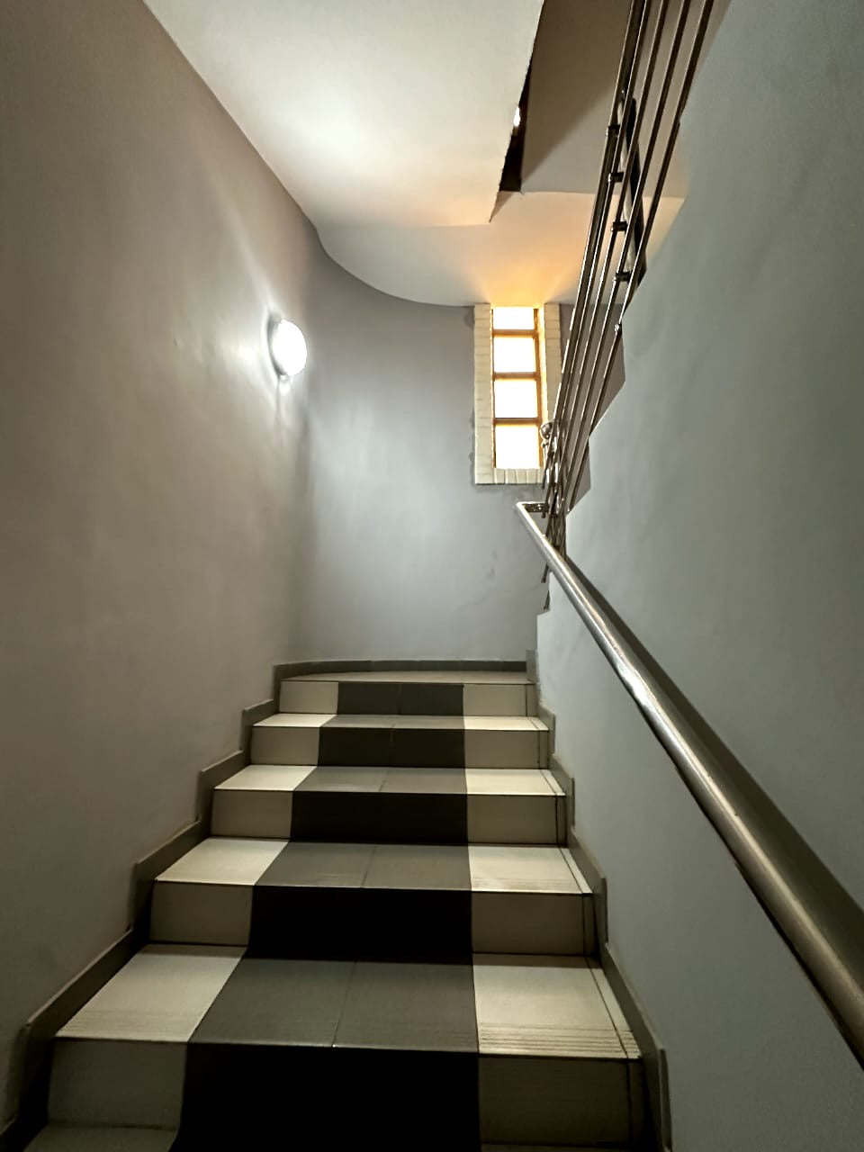 Villa duplex à louer à Tokoin Soted – 900000 FCFA/mois