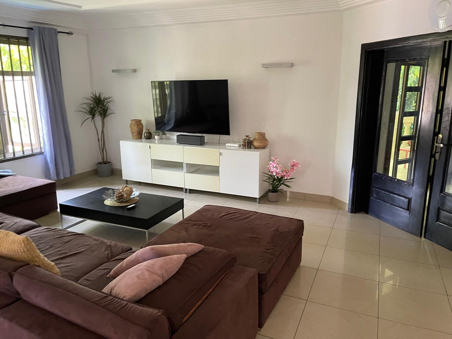 À LOUER – MAISON MEUBLÉE AVEC PISCINE DE 5 PIÈCES À AVÉPOZO – 35.000F/JOUR OU 1.000.000F/MOIS