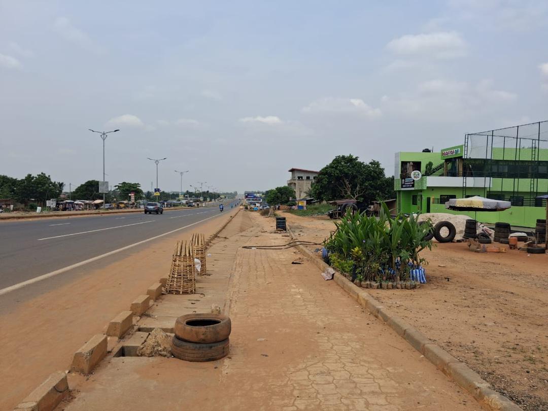 Terrain en bail à Zanguéra – 120000 FCFA par mois