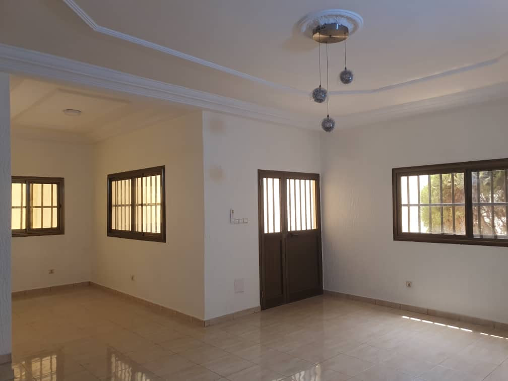 VILLA 5 PIÈCES À VENDRE À ADIDOGOMÉ WOGNOMÉ – 300m²