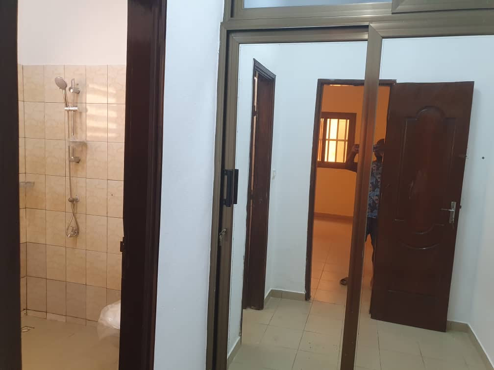 VILLA 5 PIÈCES À VENDRE À ADIDOGOMÉ WOGNOMÉ – 300m²