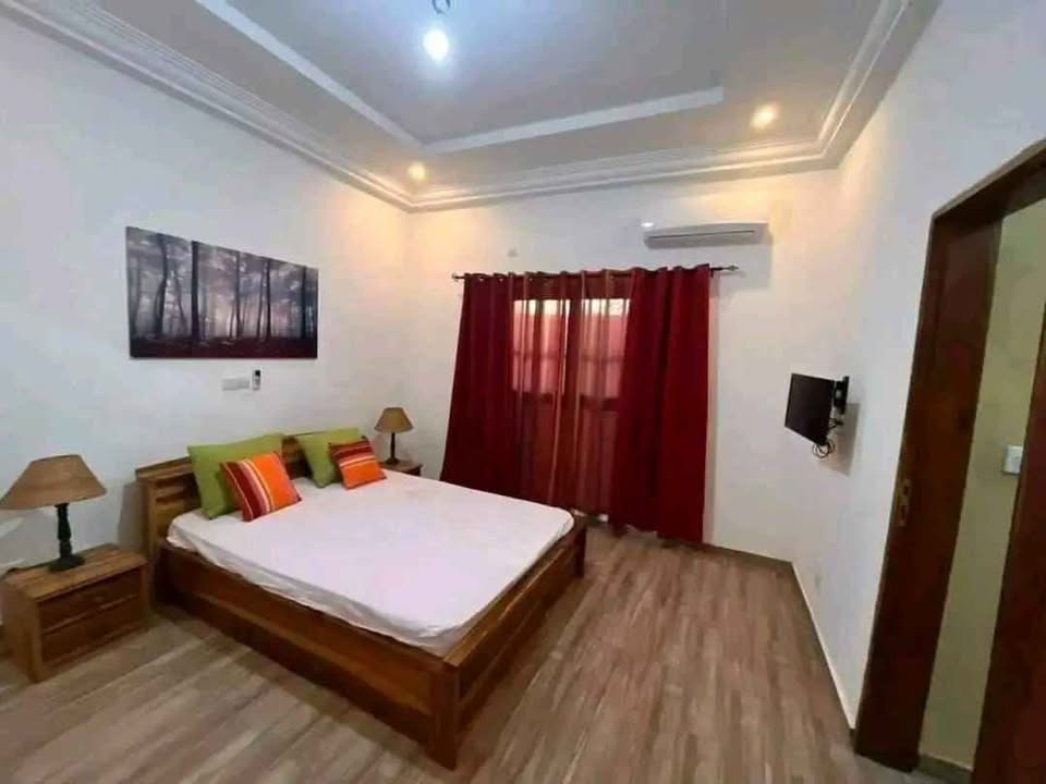 À LOUER – VILLA MEUBLÉE 4 PIÈCES (3 CHAMBRES SALON) AVEC JACUZZI À ADIDOGOMÉ